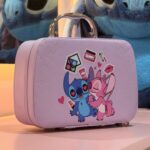 Valisette maquillage lilas avec motif Stitch et Angel
